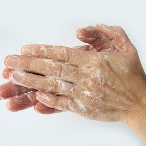 durchgeführte Händehygiene: Eingeseifte Hand