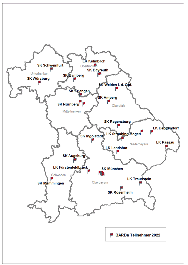 Zu sehen ist eine Bayernkarte, die Standorte der BARDa-Teilnehmer sind mit roten Fähnchen markiert.