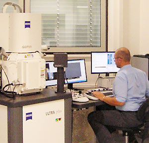 Blick ins Nano-Demonstrationslabor: Elektronenmikroskopie (REM)