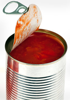Beschichtete Konservendose mit Tomaten