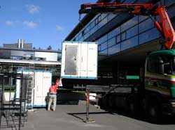 Anlieferung von Kühlcontainern beim LGL in Erlangen