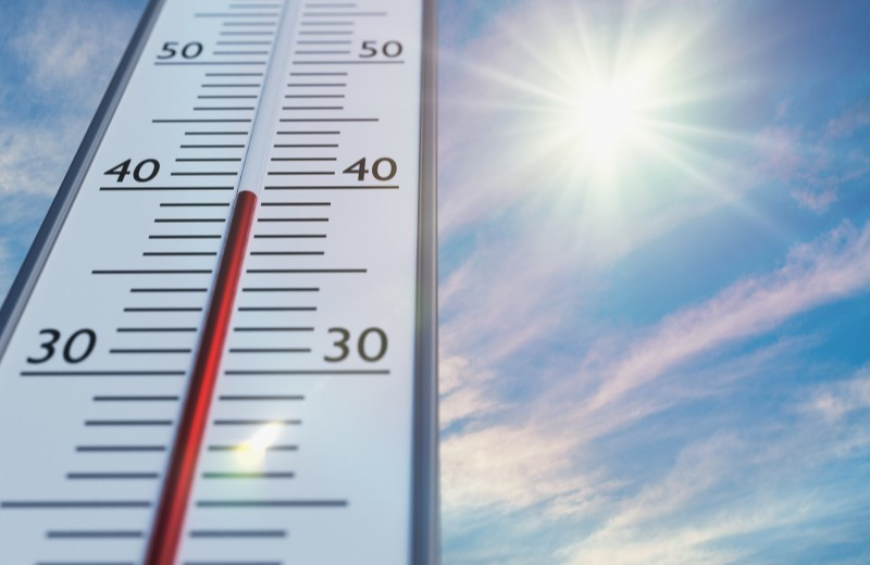 Thermometer und Sonne.