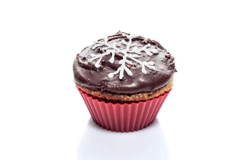 Muffin in Silikonform und mit Weihnachtsmotiv.