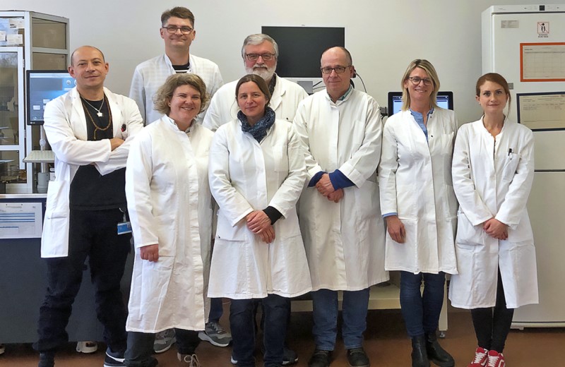 Das Team des LGL-Konsiliarlabors für Diphtherie unter Leitung von Prof. Andreas Sing (dritter von rechts) und Dr. Anja Berger (vierte von rechts).