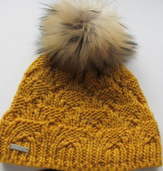 gelbe Wintermütze mit Fellbomel